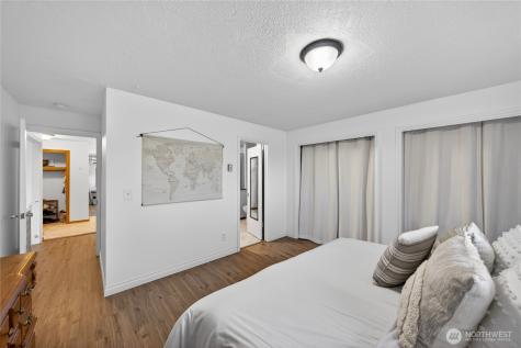 2684 Olympic Drive Oak Harbor WA 98277