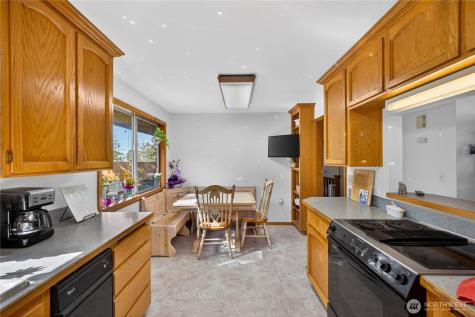 2684 Olympic Drive Oak Harbor WA 98277
