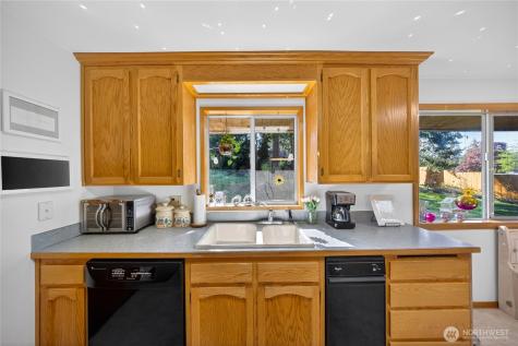 2684 Olympic Drive Oak Harbor WA 98277