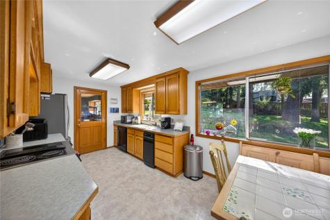 2684 Olympic Drive Oak Harbor WA 98277