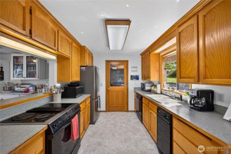 2684 Olympic Drive Oak Harbor WA 98277