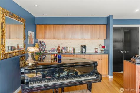 1640 Magnolia Boulevard W Seattle WA 98199