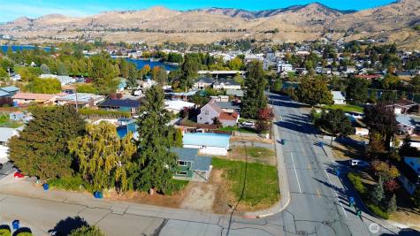 227 E Franklin Chelan WA 98816