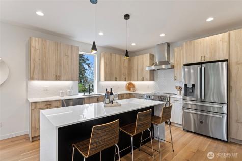 6743 Earl Avenue NW Seattle WA 98117