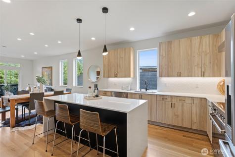 6743 Earl Avenue NW Seattle WA 98117