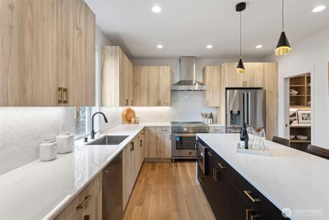 6743 Earl Avenue NW Seattle WA 98117