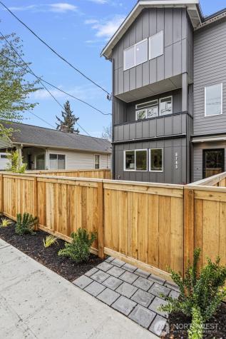 6743 Earl Avenue NW Seattle WA 98117