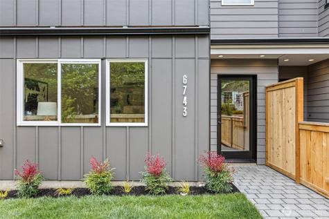 6743 Earl Avenue NW Seattle WA 98117