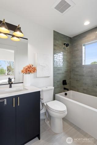 6743 Earl Avenue NW Seattle WA 98117