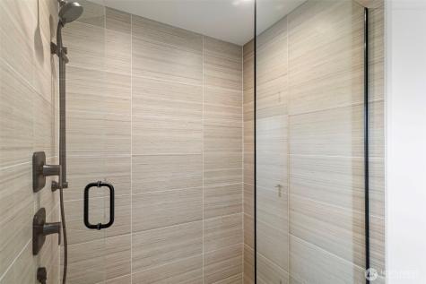 6743 Earl Avenue NW Seattle WA 98117