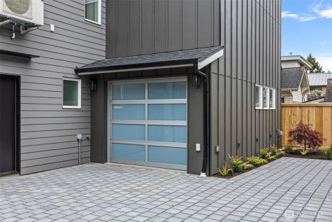 6743 Earl Avenue NW Seattle WA 98117