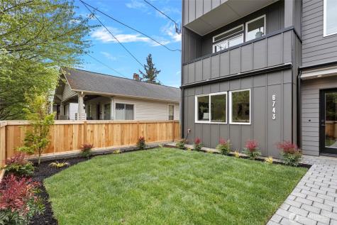 6743 Earl Avenue NW Seattle WA 98117
