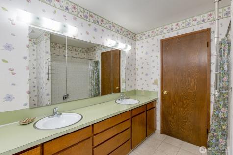 1115 NW 200th Street Shoreline WA 98177