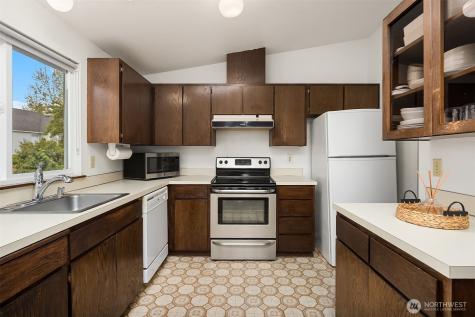 16232 2nd Place W Lynnwood WA 98087