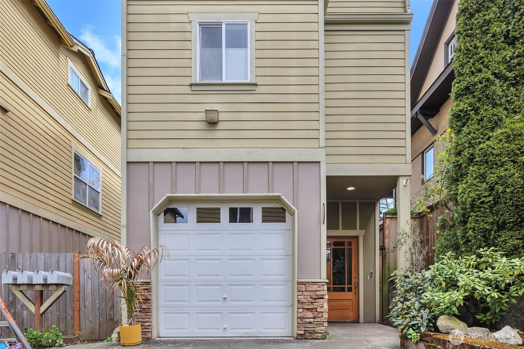 2221 E Spruce Street Seattle WA 98122