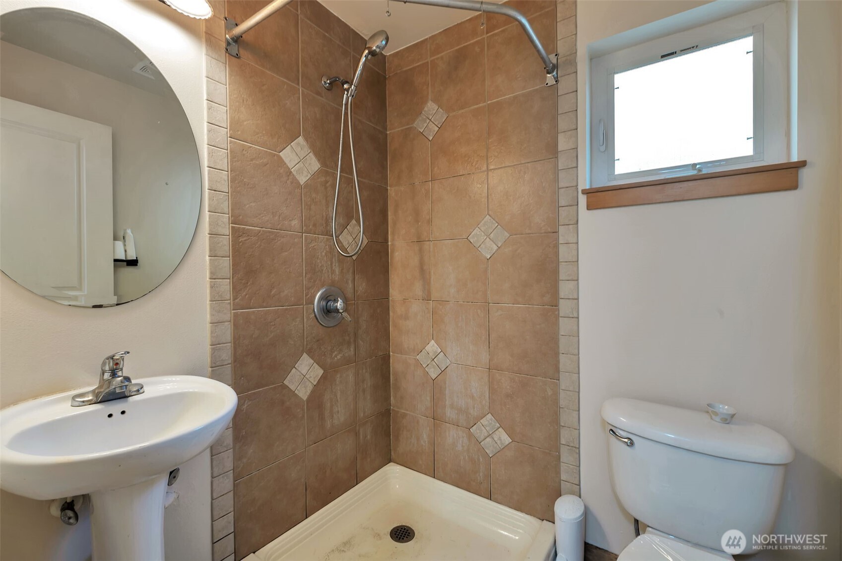 2221 E Spruce Street Seattle WA 98122
