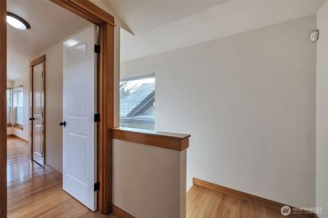 2221 E Spruce Street Seattle WA 98122