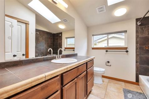 2221 E Spruce Street Seattle WA 98122