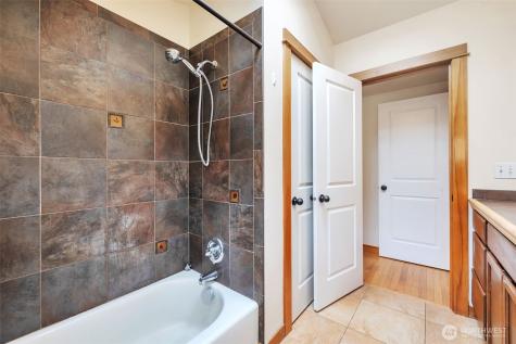 2221 E Spruce Street Seattle WA 98122
