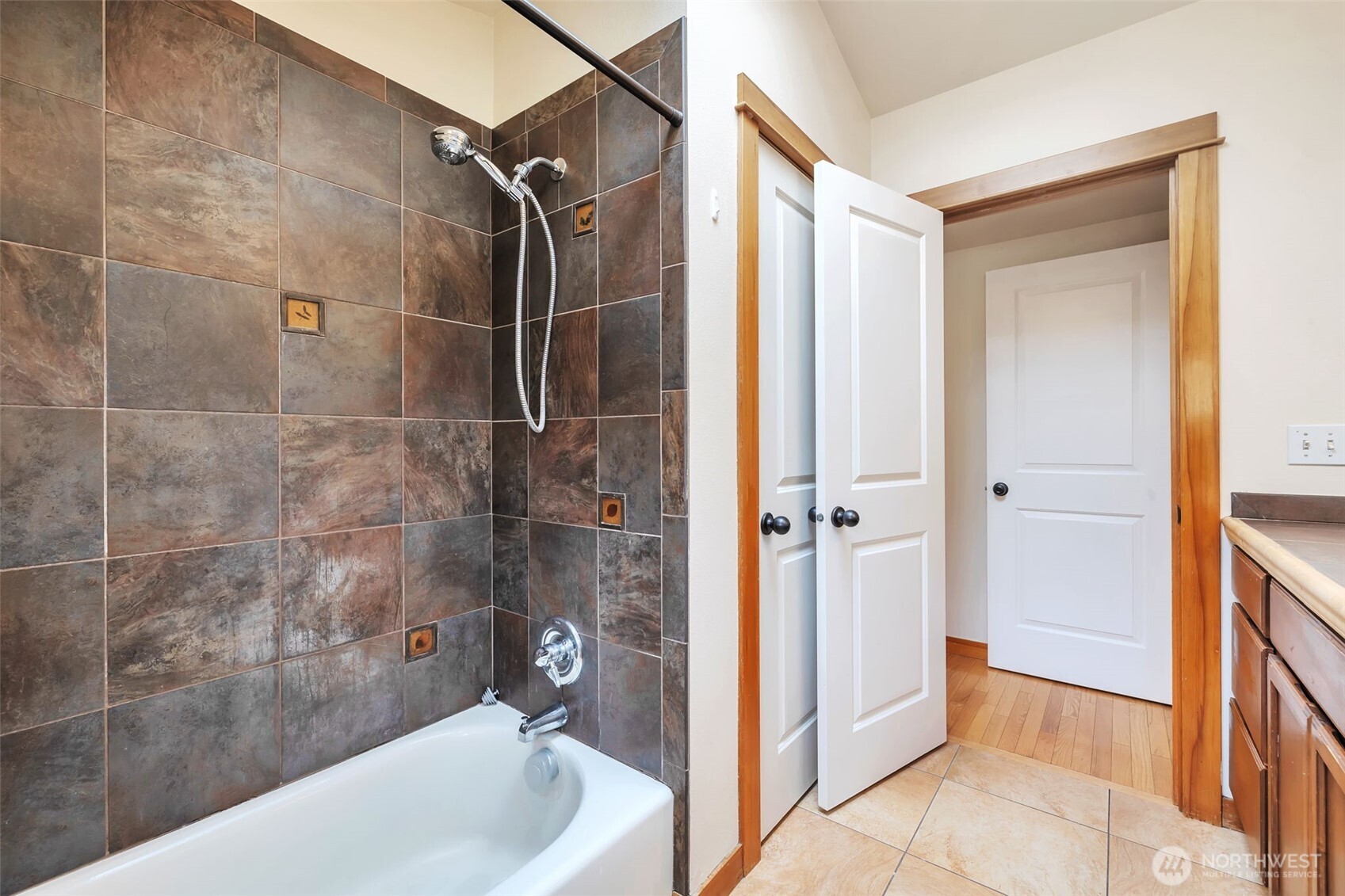 2221 E Spruce Street Seattle WA 98122