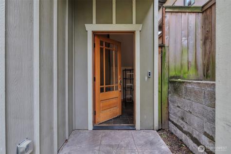 2221 E Spruce Street Seattle WA 98122