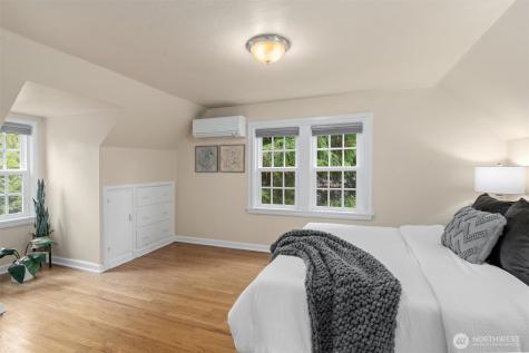 10727 20th Avenue NE Seattle WA 98125