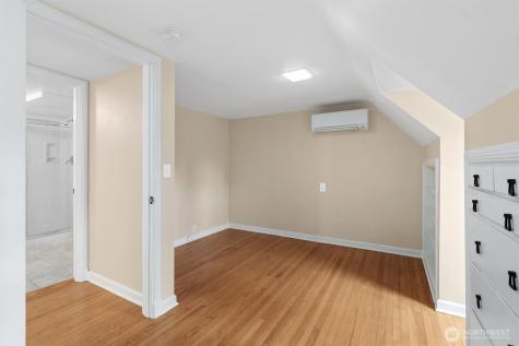 10727 20th Avenue NE Seattle WA 98125