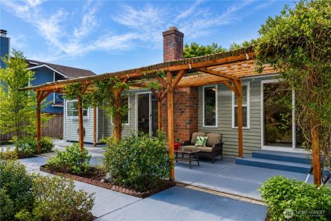 21011 36th Place W Lynnwood WA 98036