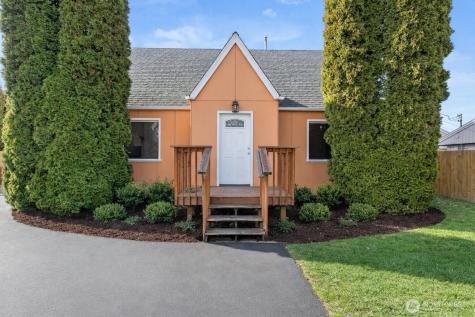 749 4th Avenue N Kent WA 98032