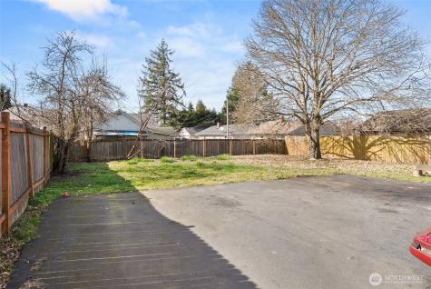 749 4th Avenue N Kent WA 98032