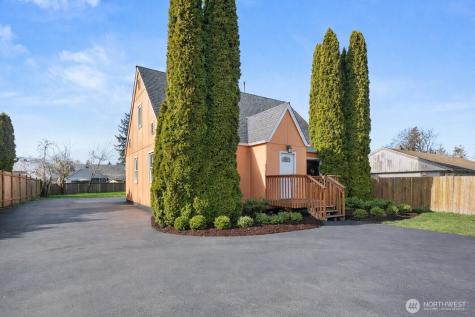 749 4th Avenue N Kent WA 98032