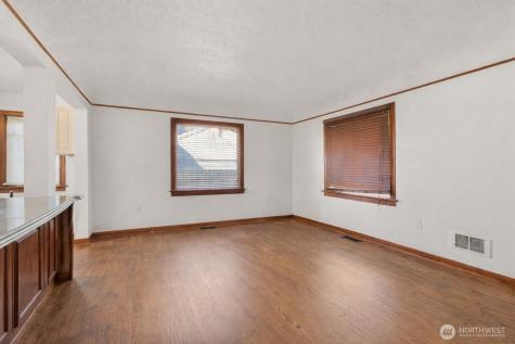 749 4th Avenue N Kent WA 98032