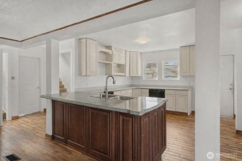 749 4th Avenue N Kent WA 98032