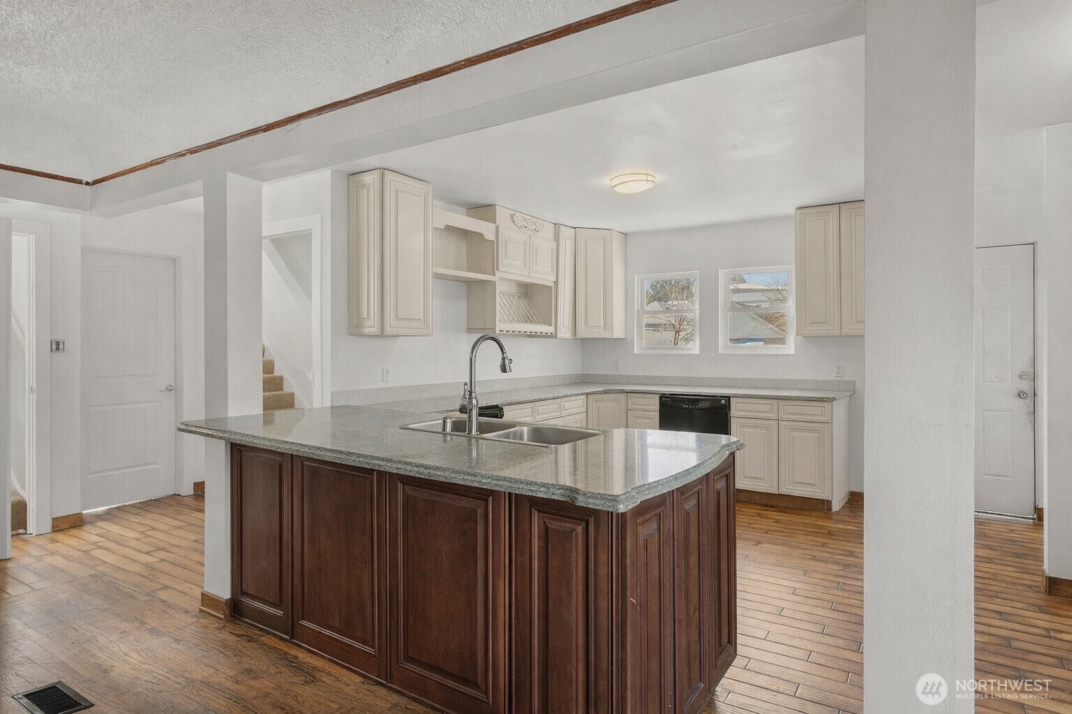 749 4th Avenue N Kent WA 98032