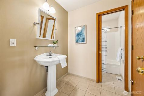 9226 Peacock Hill Avenue Gig Harbor WA 98332