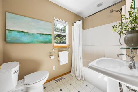 9226 Peacock Hill Avenue Gig Harbor WA 98332