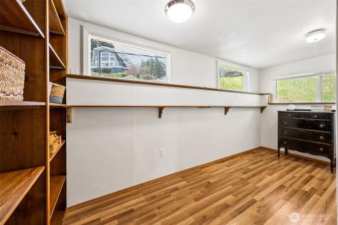 9226 Peacock Hill Avenue Gig Harbor WA 98332