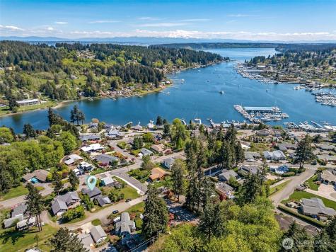 9226 Peacock Hill Avenue Gig Harbor WA 98332