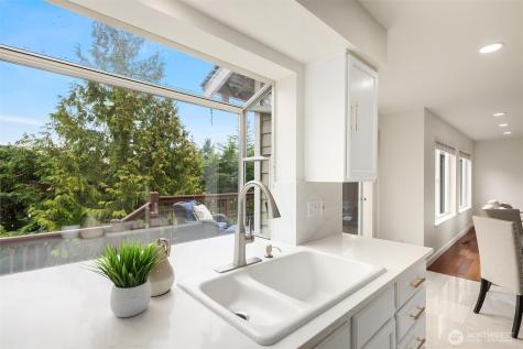 1734 Ilwaco Avenue NE Renton WA 98059