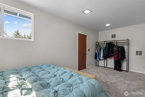 16022 126th Avenue SE Renton WA 98058