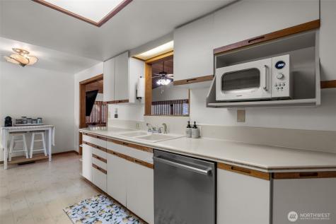 16022 126th Avenue SE Renton WA 98058