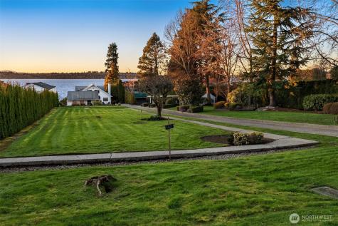 4429 91st Avenue NE Yarrow Point WA 98004