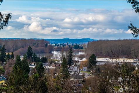 1215 S 10th Street Mount Vernon WA 98274