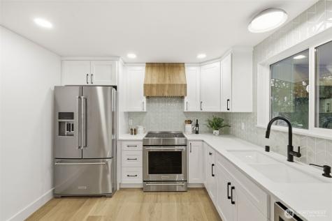 19531 55th Avenue NE Lake Forest Park WA 98155
