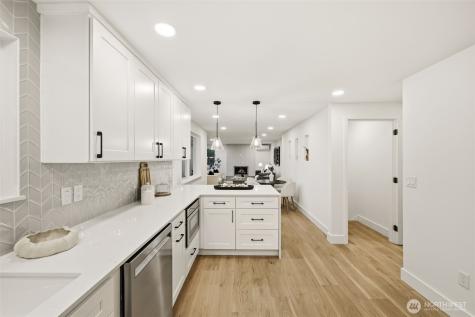 19531 55th Avenue NE Lake Forest Park WA 98155