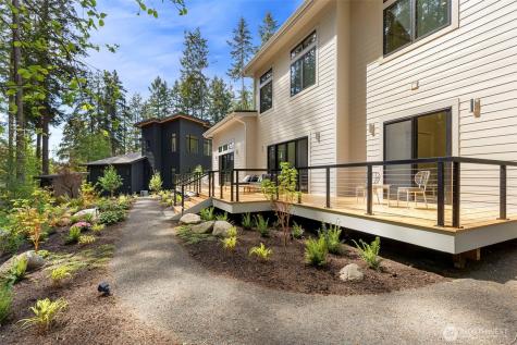 13982 Manzanita Road NE Bainbridge Island WA 98110