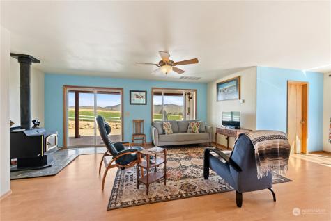 106 Knox Road Riverside WA 98849