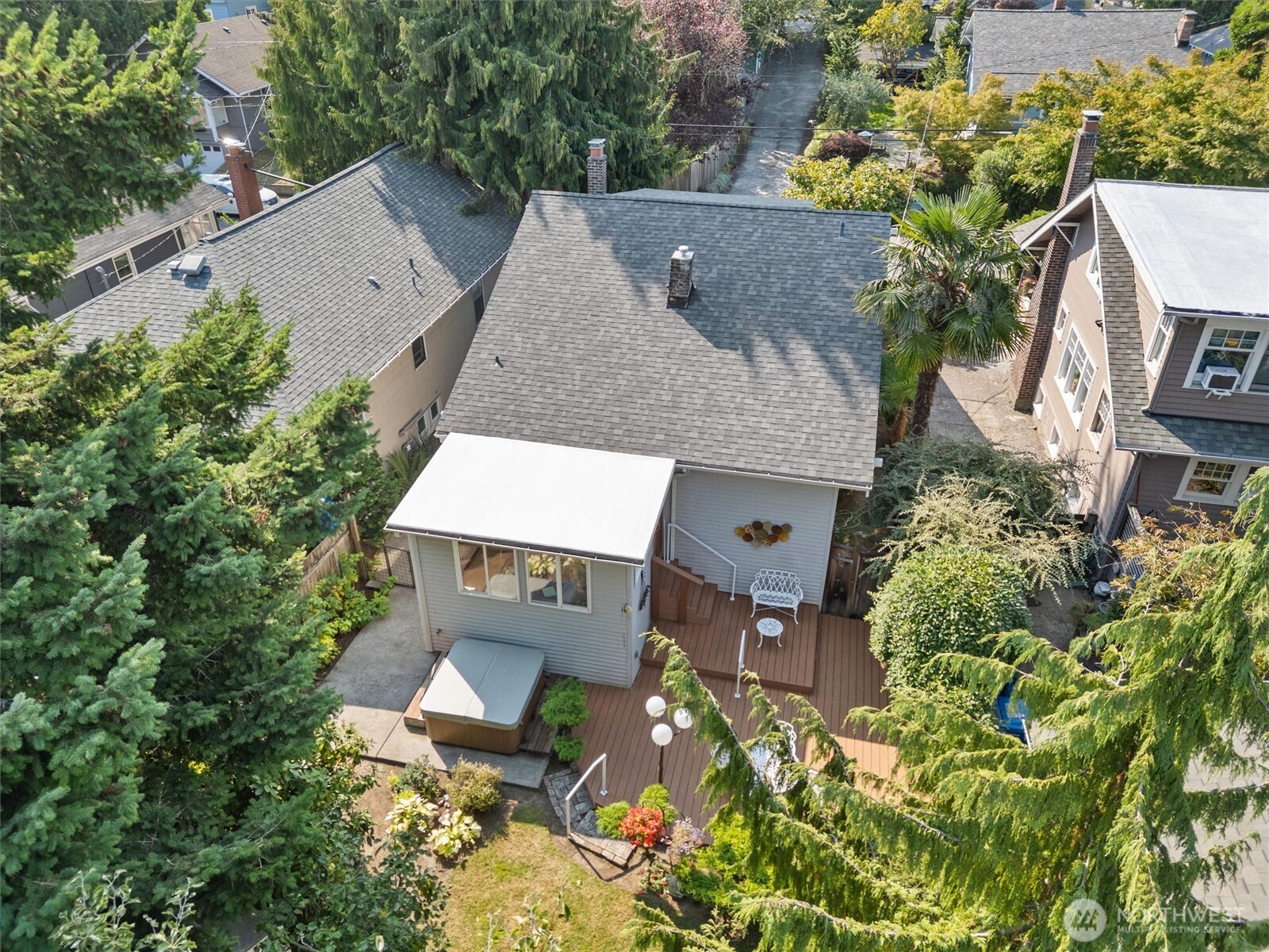 4618 1st Avenue NE Seattle WA 98105