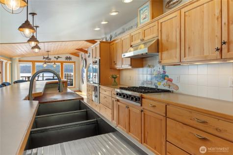 18511 NE North Shore Road Tahuya WA 98588