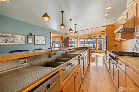 18511 NE North Shore Road Tahuya WA 98588